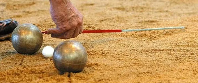 Bouliste mesurant un point